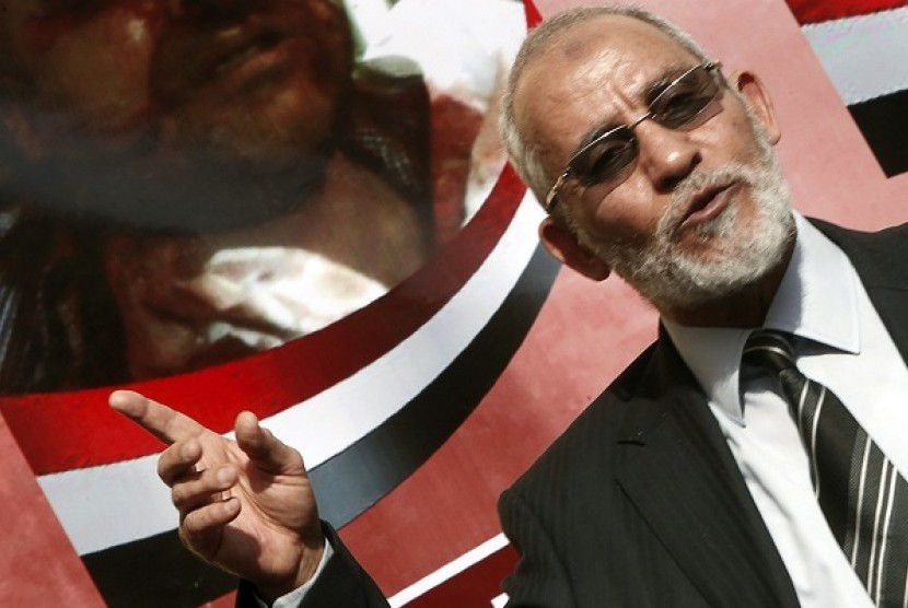 The supreme guide of Egypt's Muslim Brotherhood Mohamed Badie speaks during a news conference at the Brotherhood's main office, which was attacked two days ago, in Cairo December 8, 2012.   