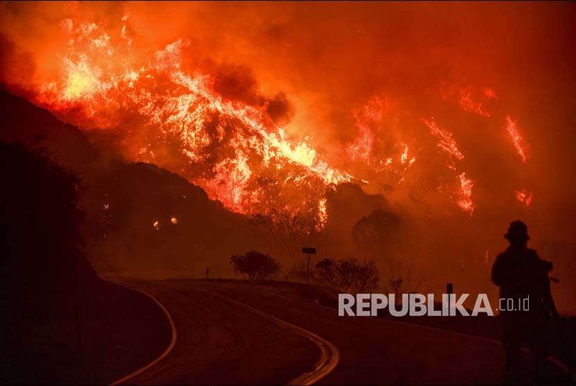 Kebakaran di Taman Hutan Nasional Los Padres National, Kalifornia