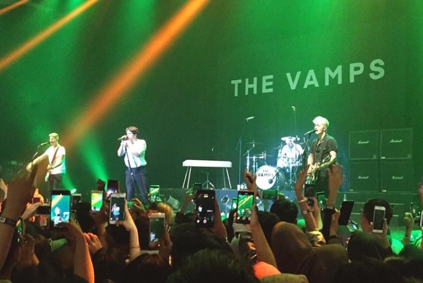 The Vamps saat konser di Jakarta, Rabu (14/8).