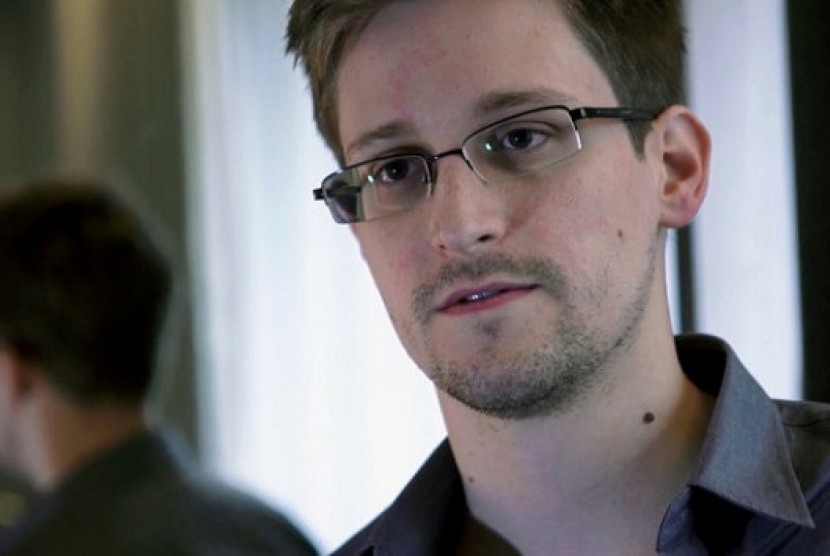 This June 9, 2013 photo provided by The Guardian newspaper in London shows Edward Snowden, who worked as a contract employee at the US National Security Agency, in Hong Kong. (file photo)