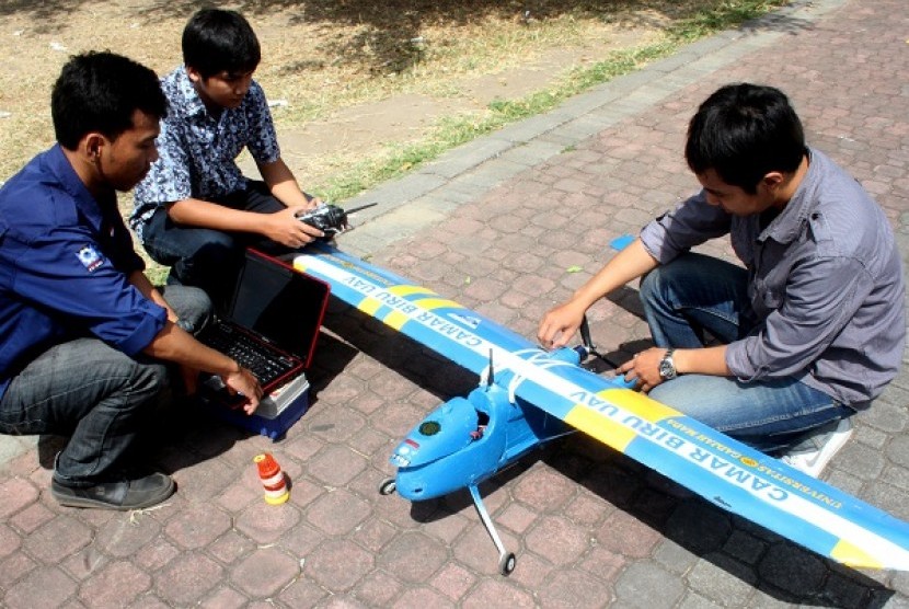 Three students check the unmanned plane, Camar Biru or Blue Seagull, in Yogyakarta on September 25. 
