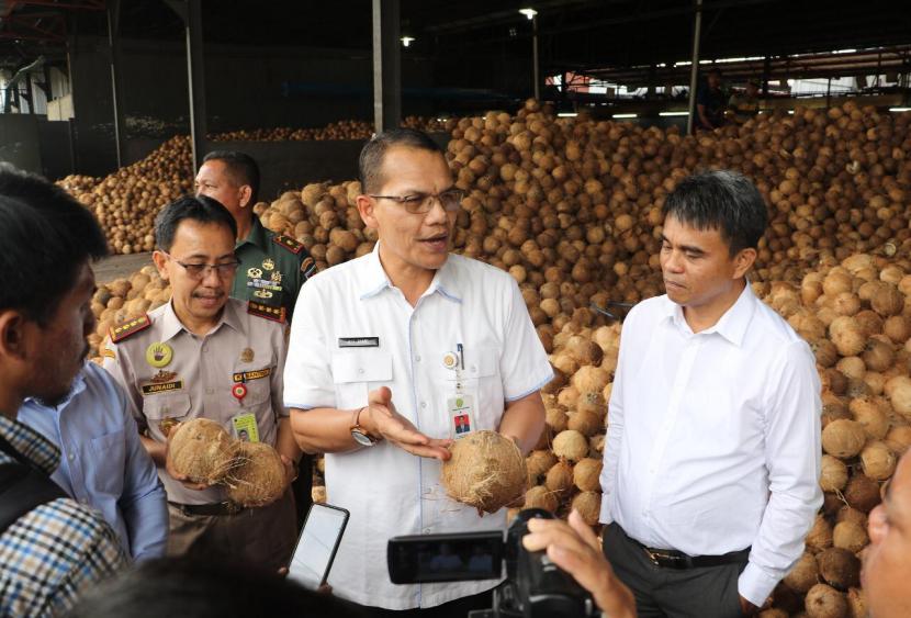 Tidak kurang dari 75,4 ton kelapa parut asal Provinsi Sumatera Utara tercatat Kementerian Pertanian melalui Karantina Pertanian Tanjung Balai Asahan diekspor ke Cina sejak Januari hingga April 2020.