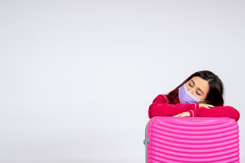 Tidur di bandara (ilustrasi). Calon penumpang terkadang mengalami penundaan jadwal penerbangan sehingga terpaksa tidur di bandara.