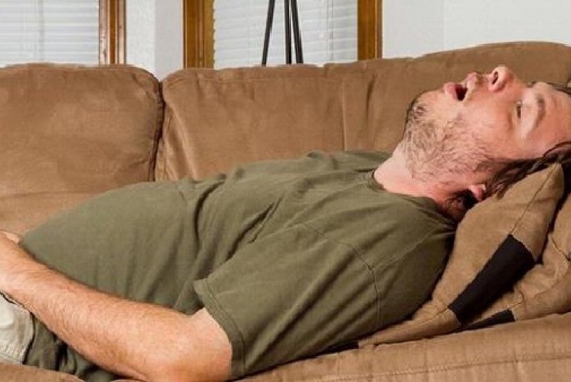 Cara mudah menghentikan dengkuran sata tidur. (Ilustrasi)