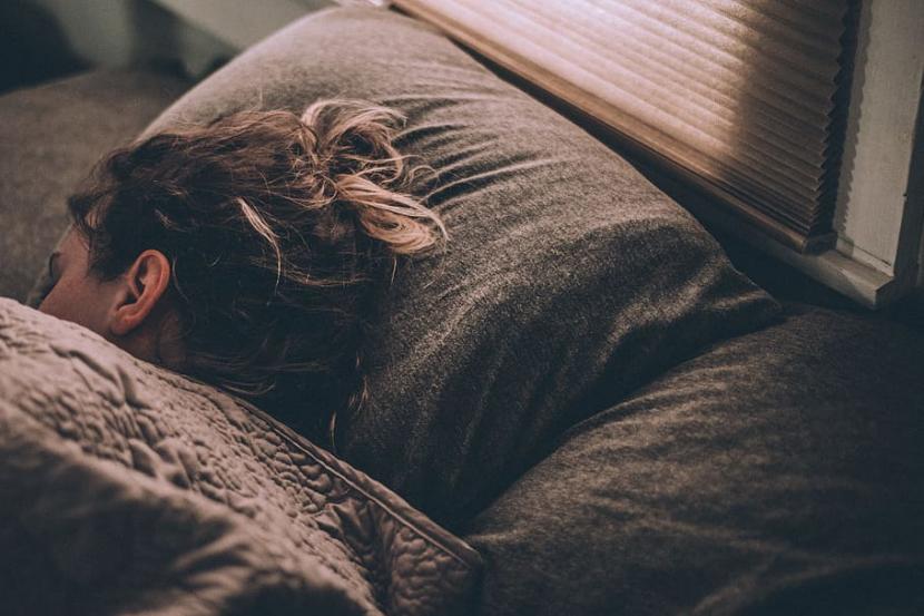 Lima Cara Kebiasaan Hidup yang Bisa Menyingkirkan Penyakit. Foto: Tidur (ilustrasi)