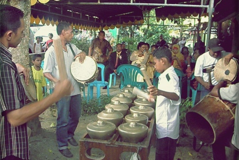 Tifa totobuang, alat musik tradisional Ambon (ilustrasi).