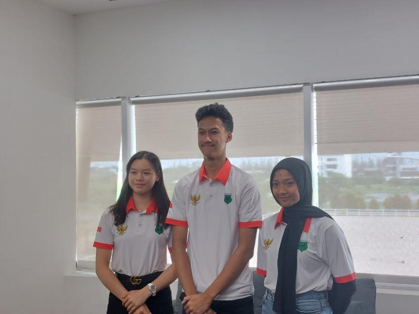 Tiga atlet berkuda Indonesia, (kiri-kanan) Euclia Purnama, Akbar Kurniawan dan Kayla Alesha akan mengikuti Kejuaaran Berkuda Ketangkasan Princess Cup Thailand 2022 pada 21-27 November 2022. 