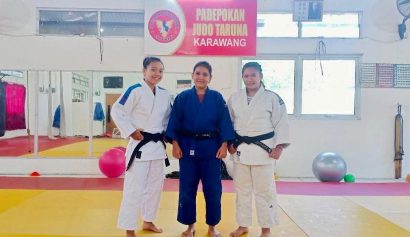 Tiga atlet judo internasional ini kuliah di Kampus UBSI Karawang.