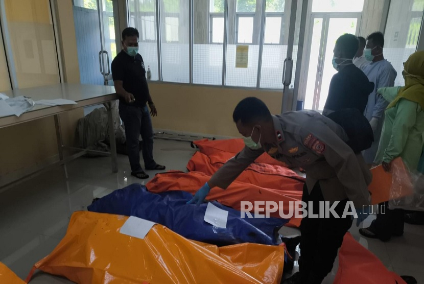 Tiga belas orang meninggal dunia saat proses ledakan pemusnahan amunisi tidak layak pakai di Desa Sagara, Kecamatan Cibalong, Kabupaten Garut, Senin (12/5/2025) pagi.