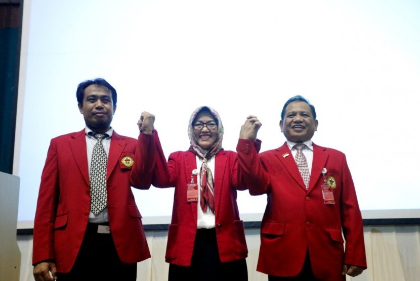 Tiga calon rektor Universitas Hasanuddin, masing-masing Abrar Saleng, Dwia Aries Tina Pulubuhu, dan Muhammad Ramli, usai pemilihan calon rektor Unhas, Rabu (24/1)
