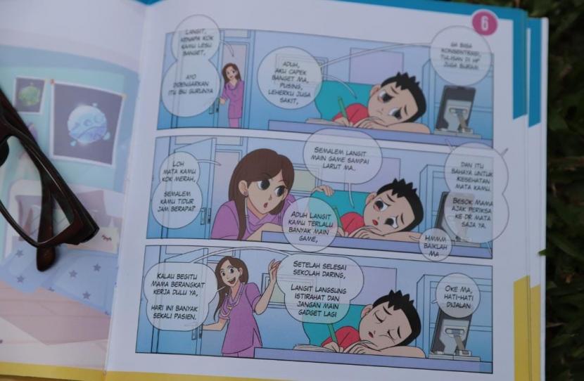 Tiga dokter dari Fakultas Kedokteran Universitas Brawijaya (FKUB) merilis komik bertema kesehatan mata dan bertajuk Bunga dan Langit.