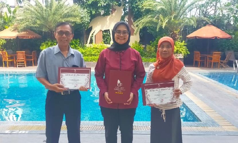 Tiga dosen Program Studi Perhotelan Universitas BSI (Bina Sarana Informatika) Kampus Yogyakarta telah sukses menyelesaikan program magang dosen di industri perhotelan.