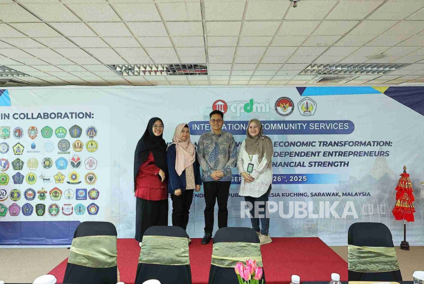 Tiga dosen UBSI kampus Pontianak membekali PMI dengan keterampilan wirausaha, yang berlangsung di KJRI Kuching, Malaysia. 