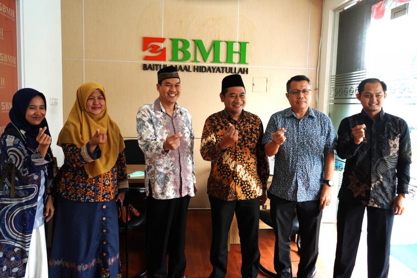 Tiga kepala divisi Baznas  melakukan lawatan ke kantor Laznas BMH di Kalibata Office Park,  Jalan Raya Pasar Minggu,  Jakarta Selatan, Kamis  (1/9/2022).