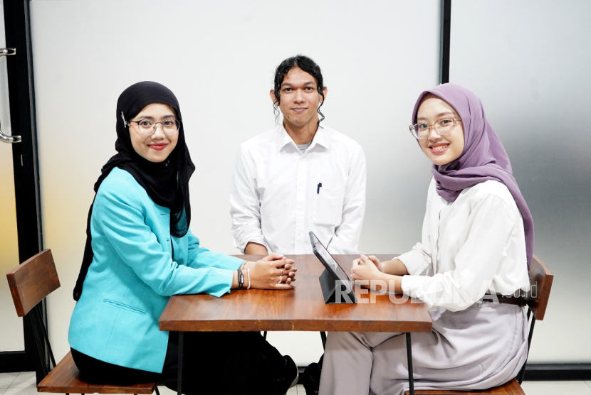 Tiga mahasiswa Unpas melakukan penelitian soal sawit