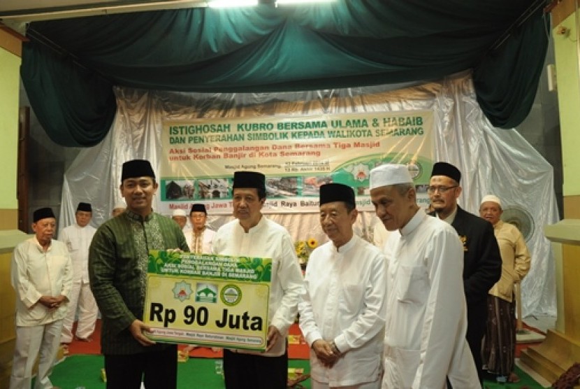 Tiga masjid di Semarang bantu korban banjir