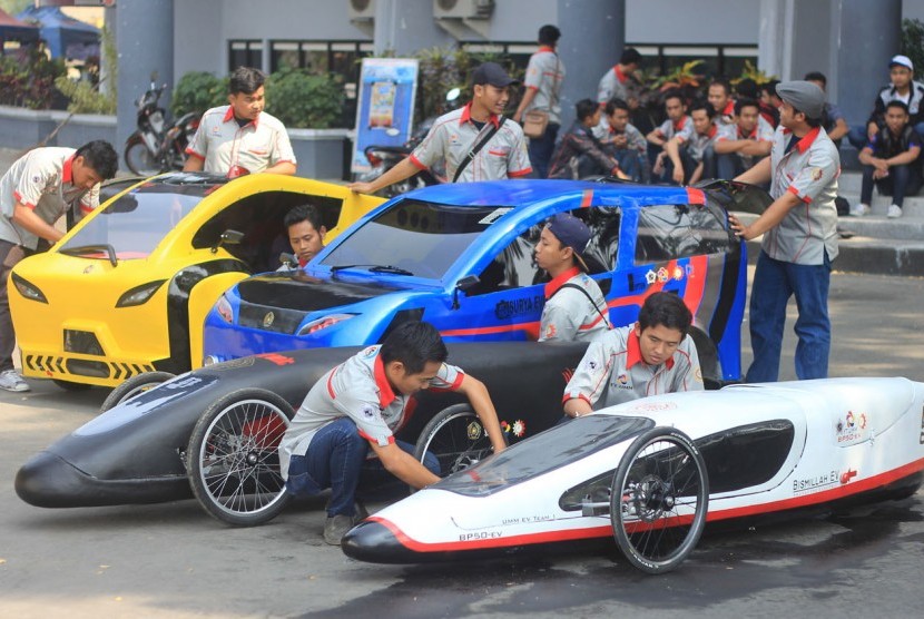 Tiga mobil hemat energi karya mahasiswa Fakultas Teknik (FT) UMM.