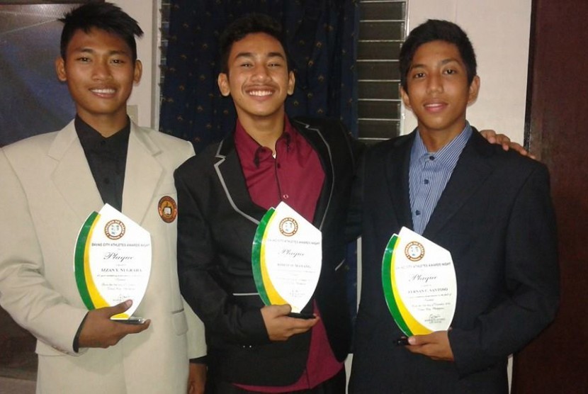 Tiga murid sekolah KJRI Davao yang berprestasi