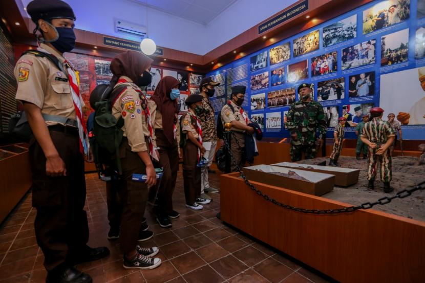 Tiga patung terdiri, Jenderal TNI AH Nasution, Mayjen Soeharto, dan Kolonel Sarwo Edhie Wibowo dihancurkan, dan kini tidak ada lagi di Museum Darma Bakti Kostrad, Jalan Medan Merdeka Timur, Kecamatan Gambir, Jakarta Pusat.