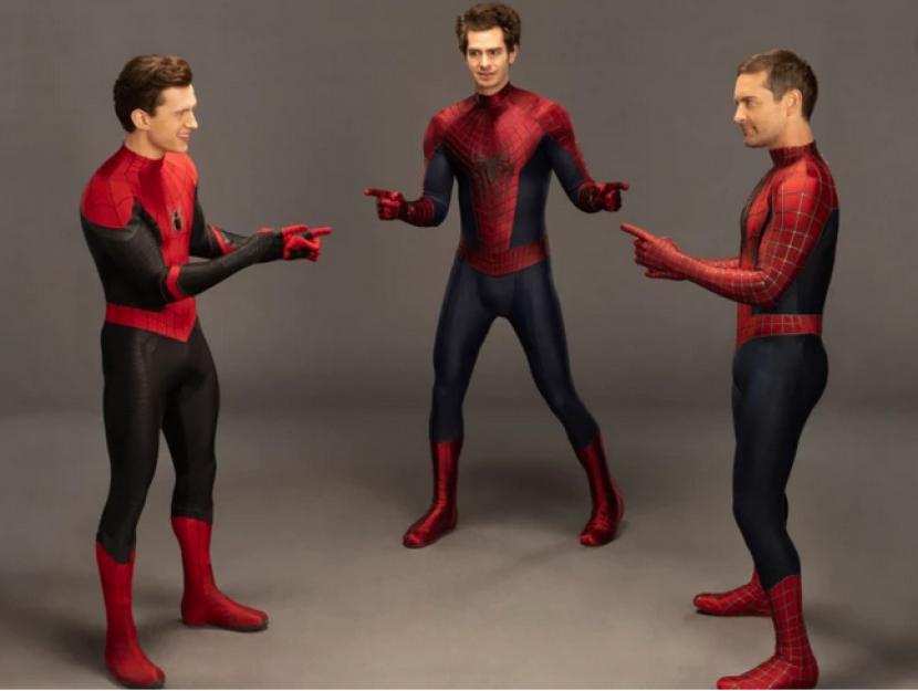 Tiga pemeran Spider-Man saling tunjuk untuk mengkreasikan ulang meme yang viral. Meme itu diberi judul Of course, we got THE meme.
