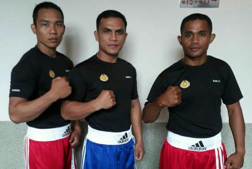 Tiga prajurit Kostra peraih medali Kejurnas Sarung Tinju Emas 2017.