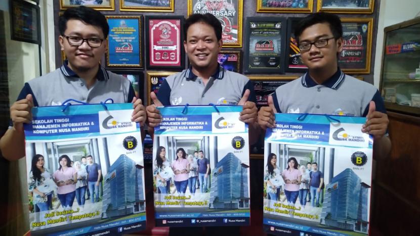 Tiga sekawan alumni Universitas Nusa Mandiri (UNM) sukses membangun startup yang mereka namakan  Ampaba Development.  