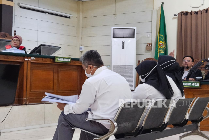 Tiga terdakwa kasus kematian Aulia Risma Lestari, mahasiswi PPDS Anestesia Undip, menjalani persidangan dengan agenda penuntutan di Pengadilan Negeri Semarang, Rabu (10/9/2025). 
