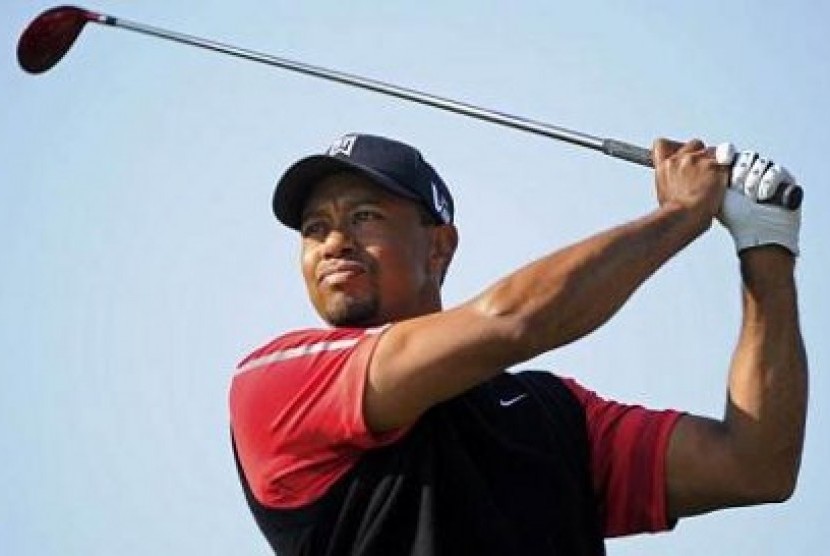 Tiger Woods menjalani operasi punggung.