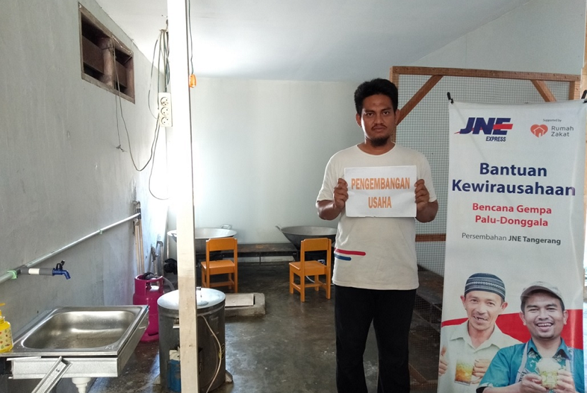 TIKI JNE Tangerang bersinergi dengan Rumah Zakat dalam program Bantuan Wirausaha yang berlokasi di Kelurahan Petobo, Kecamatan Palu Selatan, Kota Palu, Sulawesi Tengah.