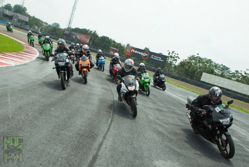 Tikungan di trek Circuit International Sentul (Rolling Thunder).