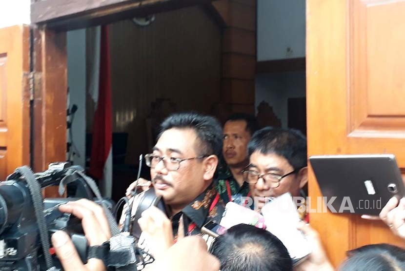 Tim advokasi Setya Novanto, Ketut Mulya Arsana, seusai sidang perdana gugatan praperadilan di Pengadilan Negeri Jakarta Selatan pada Kamis (30/11).