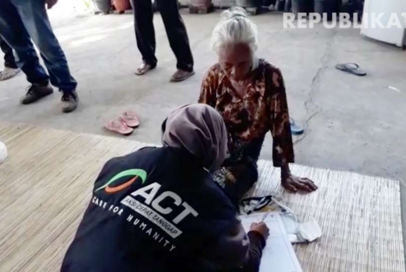 Tim Aksi Cepat Tanggap (ACT) di lokasi pengungsian korban gempa Lombok