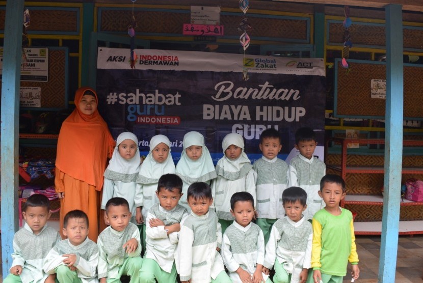 Tim Aksi Cepat Tanggap (ACT) DIY kembali melaksanakan program Sahabat Guru Indonesia. 