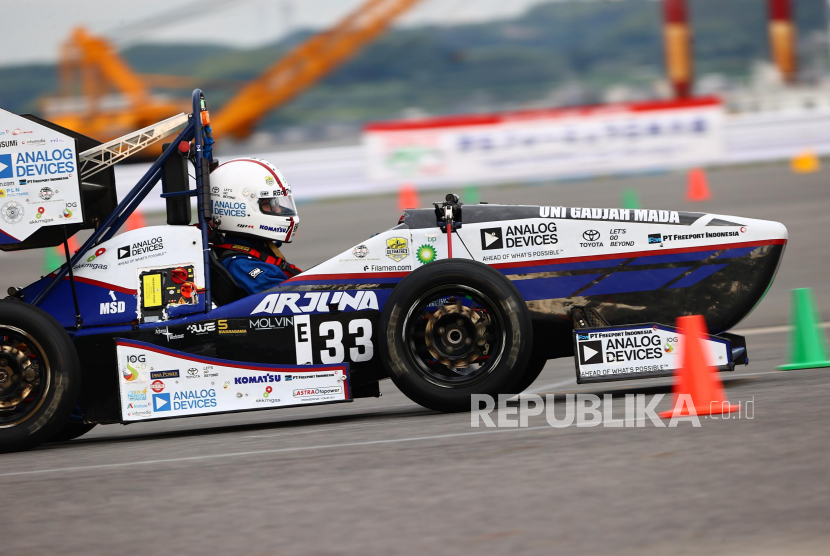 Tim Arjuna EV dari Universitas Gadjah Mada (UGM) berhasil menorehkan prestasi membanggakan pada ajang Formula SAE Japan 2025 yang digelar di Aichi Sky Expo, Jepang, pada 8–13 September 2025. 