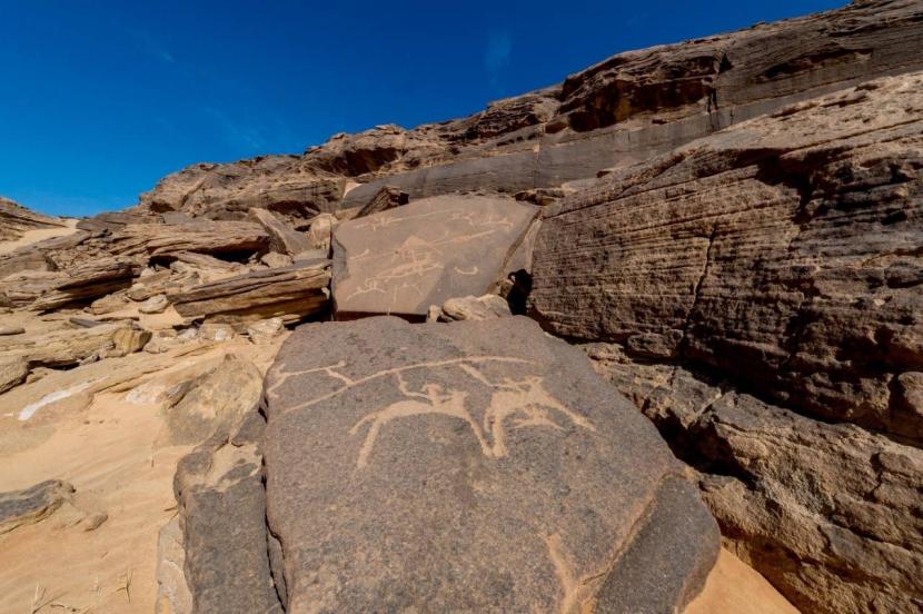 Seni Pahat di Najran, Arab Saudi Berasal dari Abad Dua SM. Tim Arkeolog Arab Saudi menyebut wilayah Najran disiapkan menjadi situs prasasti batu terbesar di dunia. 