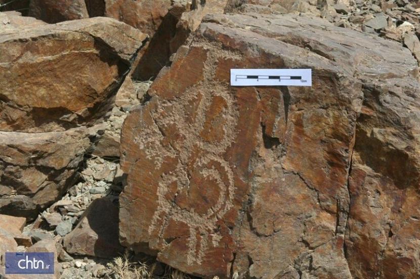 Tim Arkeolog menemukan coretan batu pra sejarah atau petroglyphs di Natanz, Iran. 