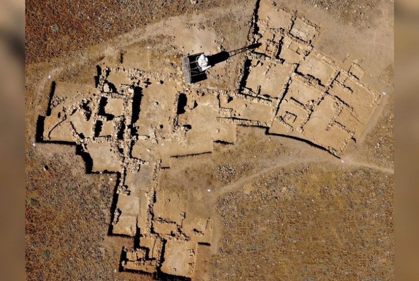 Tim arkeolog menemukan peninggalan kuno berupa harta karun yang terdiri dari emas dan permata di situs peradaban Minoa. 