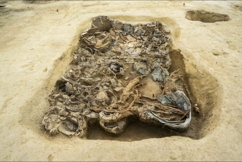 Tim arkeolog menemukan sisa-sisa dari seluruh kereta perang di makam dari Zaman Besi di wilayah tengah Italia.