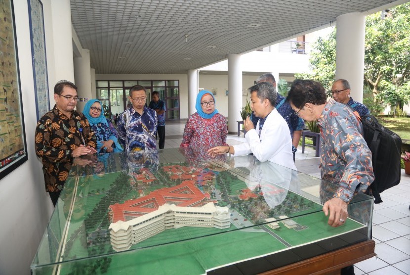 Tim Asesmen Lapangan dalam rangka Akreditasi Institusi IPB dari Badan Akreditasi Nasional Perguruan Tinggi (BAN PT) mengunjungi IPB Bogor.