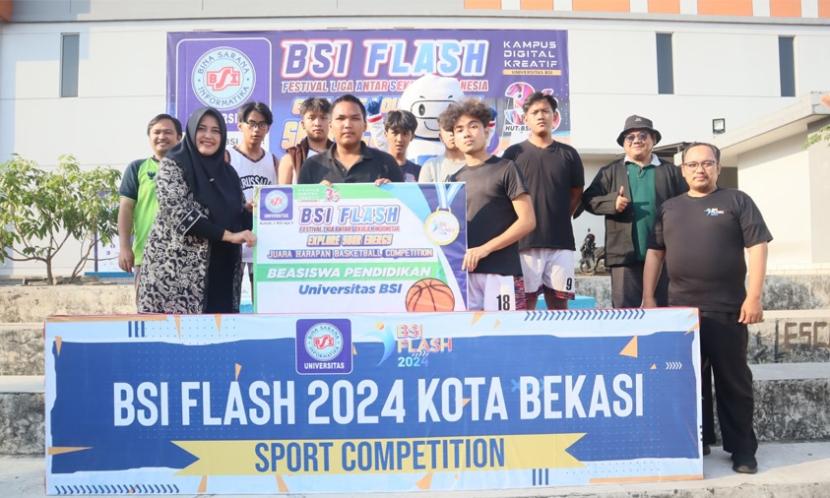Tim asket SMAI Darussalam Cikunir raih Juara Harapan Basketball Competition BSI Flash 2024.