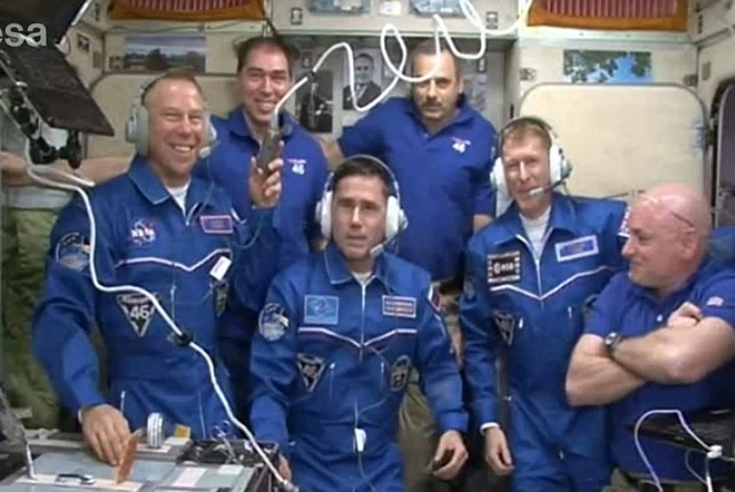 Tim astronaut tiba di stasiun angkasa internasional yang diluncurkan dari Baikonur Cosmodrome di Kazakhstan.