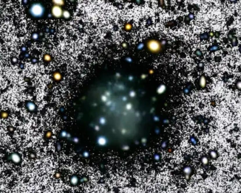 Tim astronom internasional secara kebetulan menemukan galaksi baru yang hampir gelap. Galaksi yang baru ditemukan, dijuluki 