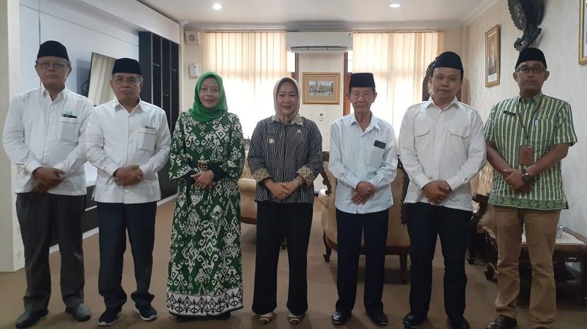 Tim Badan Amil Zakat Nasional (Basnas) RI dan Baznas Provinsi Jawa Tengah melakukan asesmen terhadap 10 calon pimpinan Baznas Purbalingga periode 2022 – 2027, Selasa (4/10/22). 