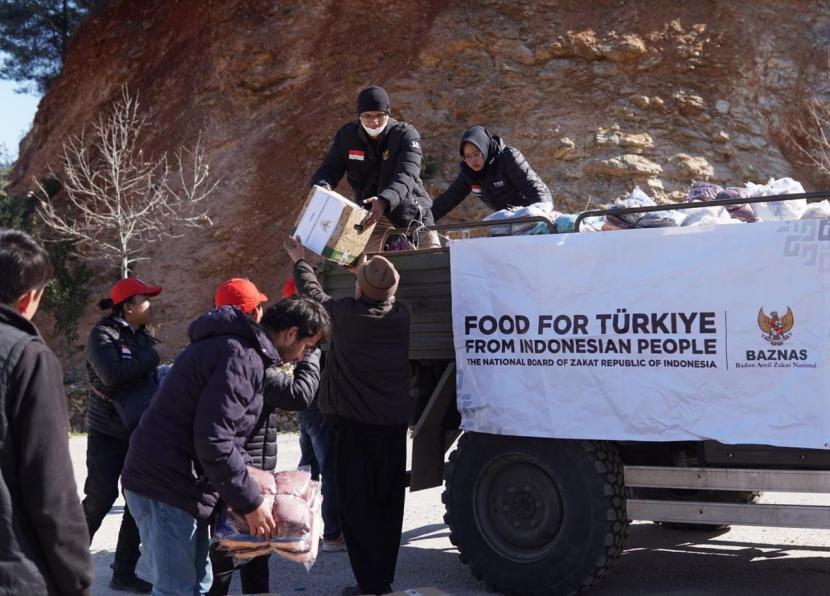 Tim Badan Amil Zakat Nasional (BAZNAS) RI mendapatkan pengalaman mengharukan saat membantu korban gempa di Turki.
