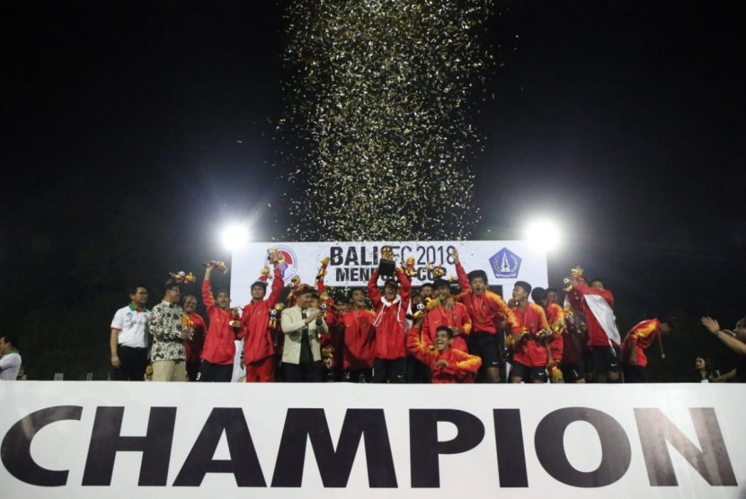 Tim Bara FC saat menjuarai Bali International Football Championship (BIFC) 2018.