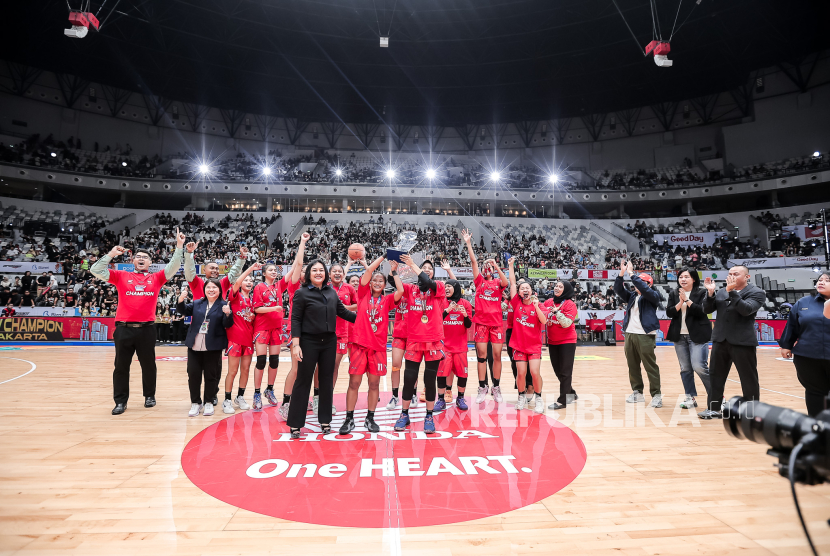 Tim basket putri SMA Jubilee menjuarai DBL Jakarta 2025 di Indonesia Arena, Jumat (21/11/2025).