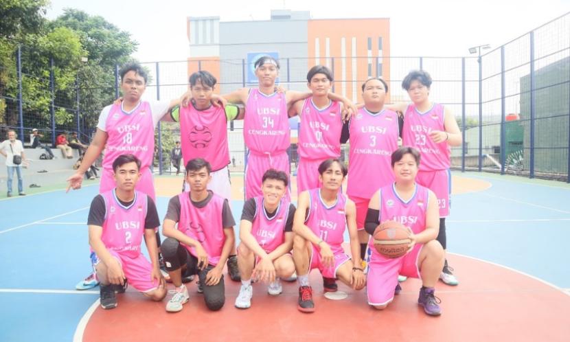 Tim Basket yang berasal dari mahasiswa Universitas BSI Kampus Cengkareng yang berhasil meraih juara kedua dalam kategori Energy cabor Basketball Competition Sobi Fest 2024.