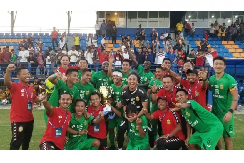Tim Bhayangkara FC usai menjuarai turnamen Siem Reap Super Asia Cup 2020 di Kamboja, Ahad (26/1).