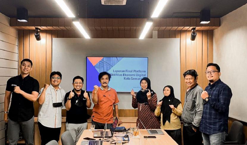 Tim BigBox Leap berfoto bersama dengan Pemkot Semarang usai diskusi final kolaborasi pemanfaatan platform digital BigBox untuk portal Satu Data Indonesia.