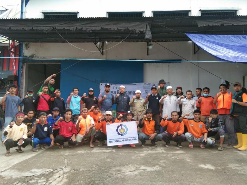 Tim BMH dan ITS Tanggap Bencana telah menyalurkan bantuan logistik kepada 750  orang warga korban banjir di tujuh desa, Kabupaten Luwu Utara, Sulawesi Selatan.
